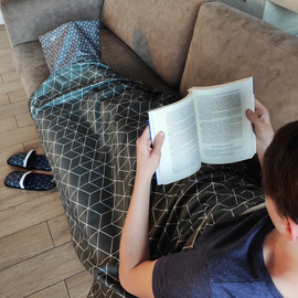 20% OFF -COMBO FIACOSO NUEVO! MANTA CON SOBRE + ALMOHADON + ALMOHADA + ANTIFAZ - GEOMETRICO GRIS